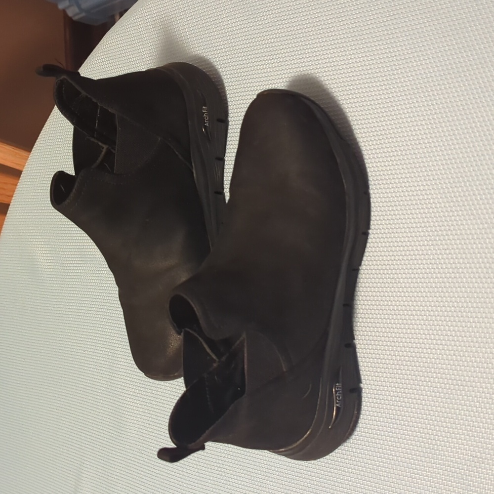 Skechers arch fit boots nwot